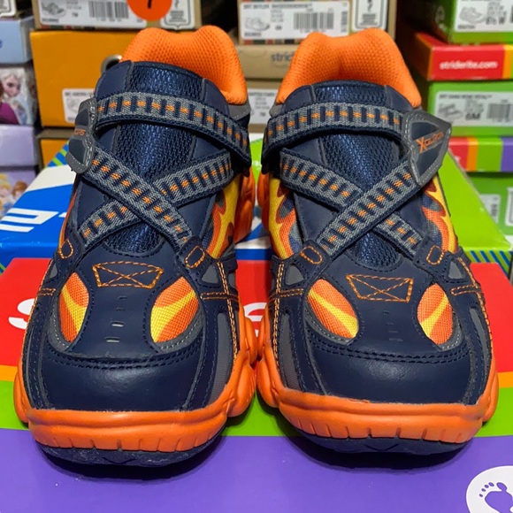 xcelerator daylight running shoes